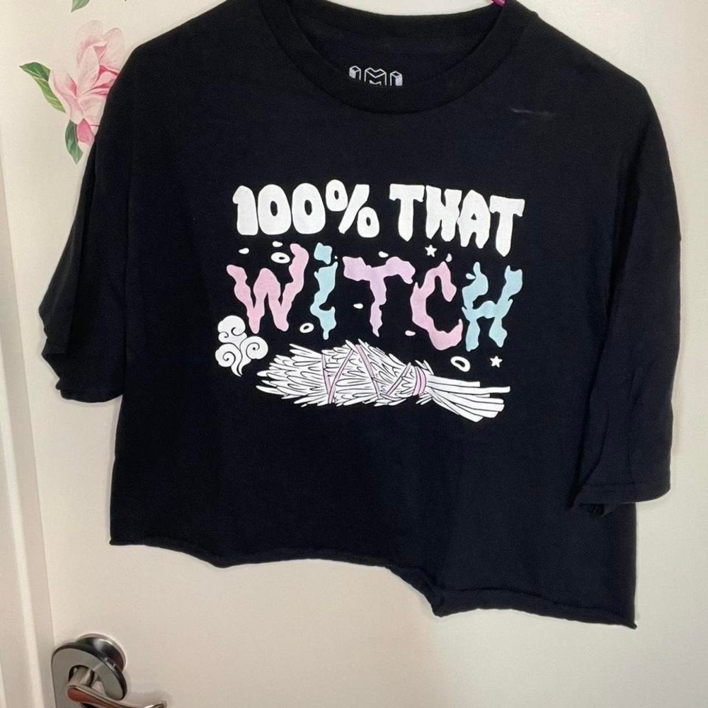 100% That Witch Cropped Graphic T-Shirt XL Black Pastel Gothic‎ Halloween Broom